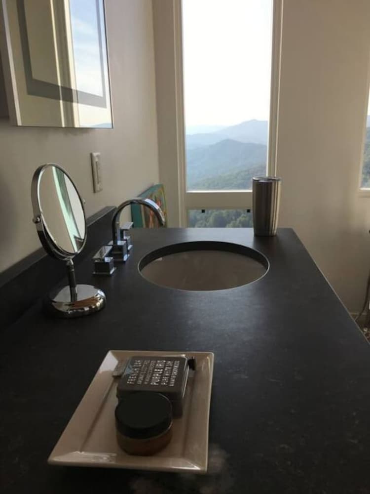 Sky-high Mountain Luxury w Jaw Dropping Views