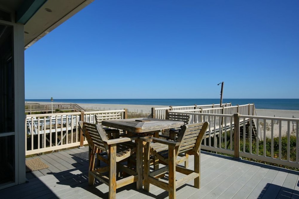 Windchimes 4 Bedroom Home by RedAwning