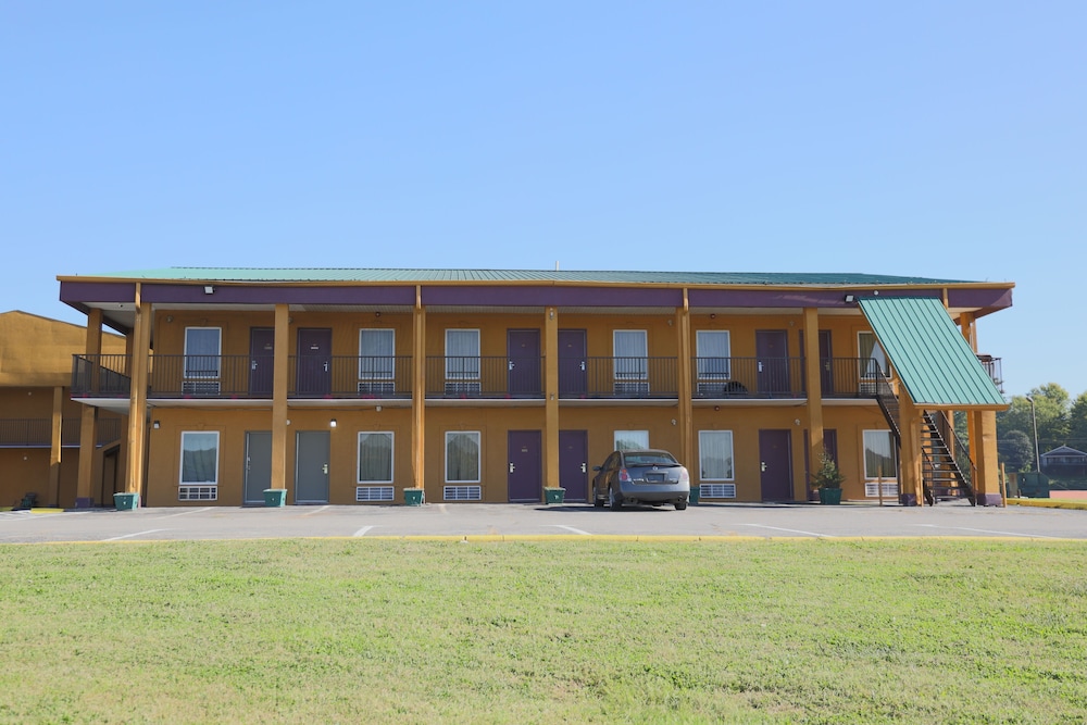 Travelers Inn