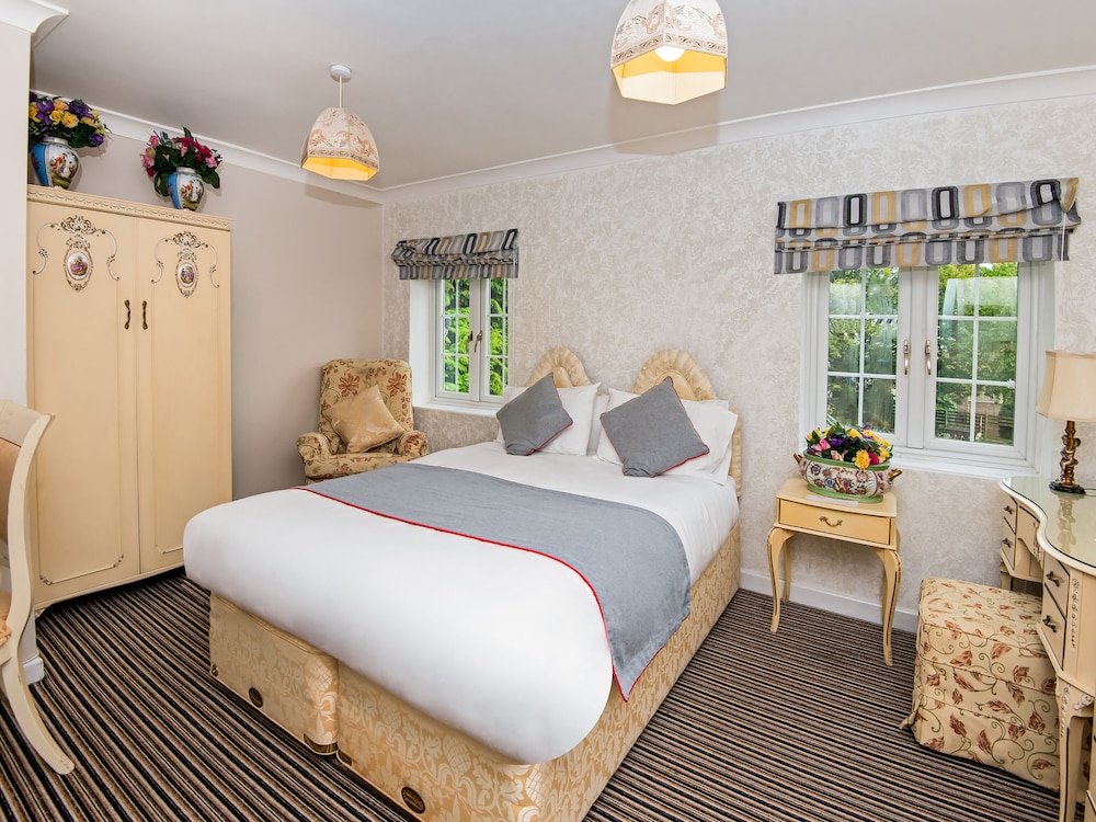 Windsor Vacations - OYO Vale Lodge - Property Image 2