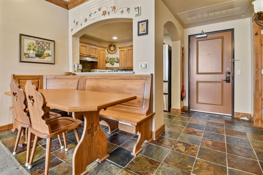 Villa 2057 1 Bed 1 Bath Full Kitchen 1 Bedroom Villa