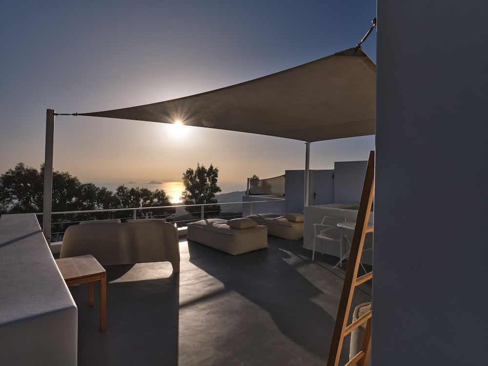 Santorini Heights