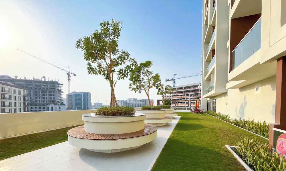 Jewelz Luxury 2BR Balcony, Pool & Garden Views