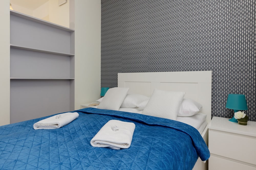 Kolejowa Cozy Apartment by Renters view 2