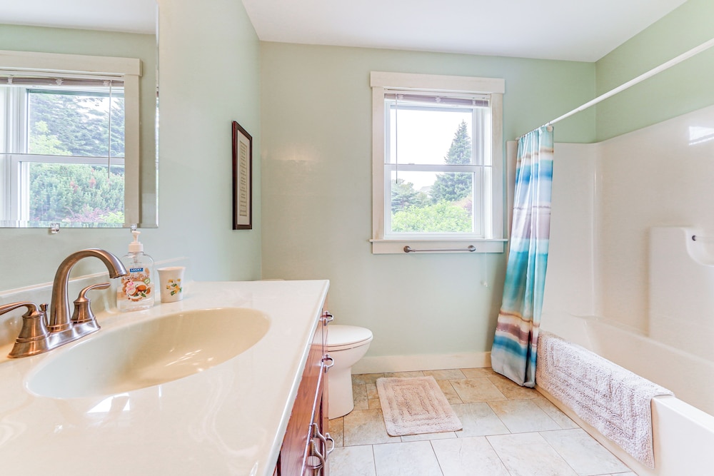 The Hideaway in Downeast Maine: Walk to Ocean