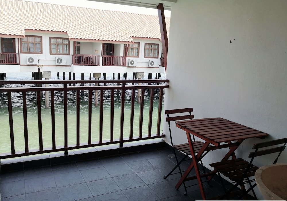 Alpine Premium Water Chalet 2