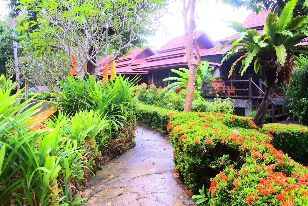 Baan Laanta Resort and Spa