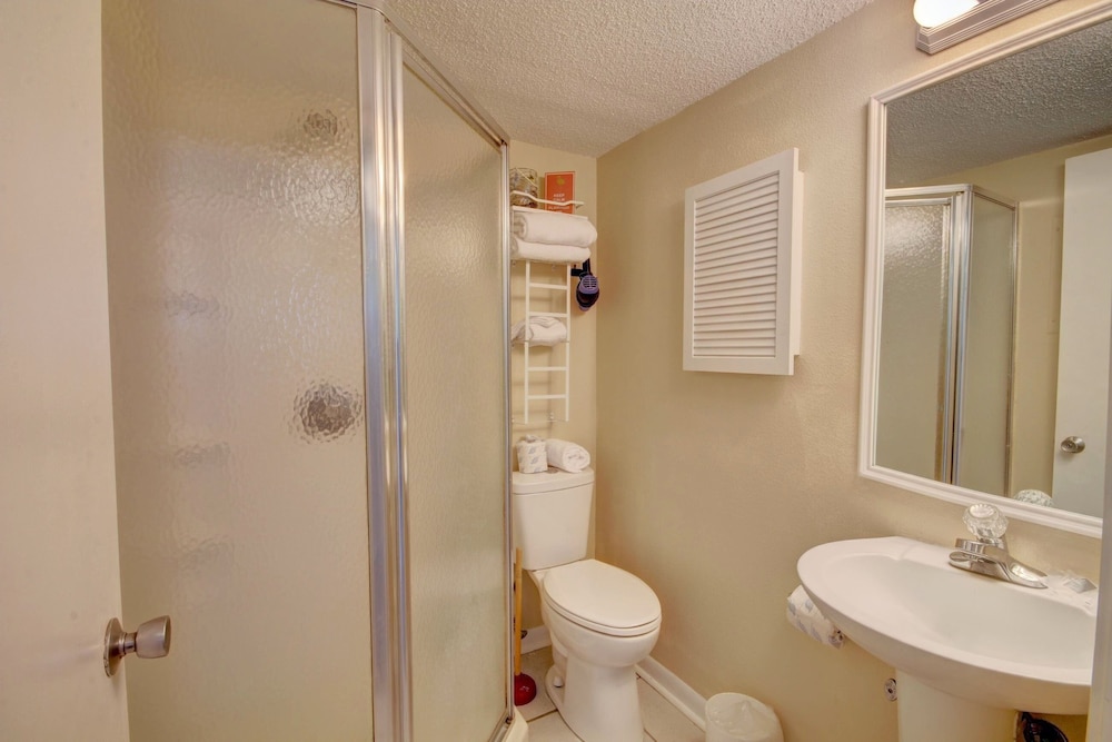 516 El Matador 2 Bedroom Condo