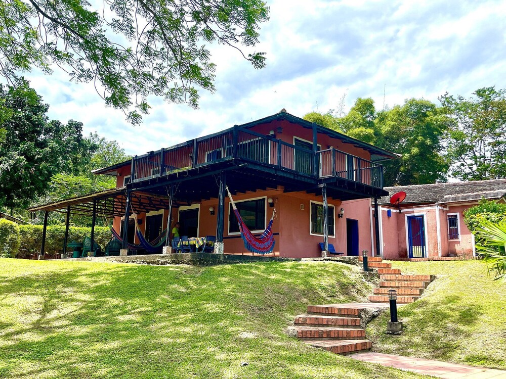Casa Colonial privada vía Villeta Tobia