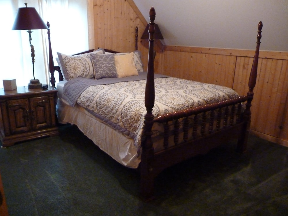 Miscellaneous Market Vacations - Horseshow Hideaway - Pet Friendly Cabin, 7 Minutes to TIEC - Property Image 2