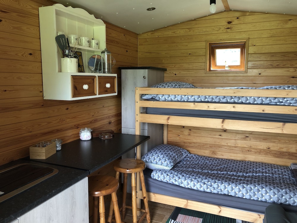 Beehive @ Westcote Glamping- Campsite view 5