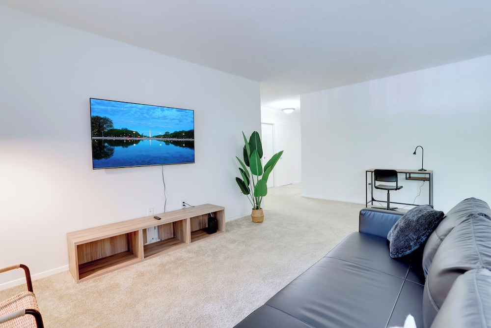 Apt Near Airport in Crystal City