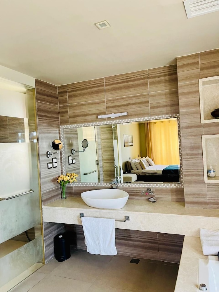 Luxury Oceanline Apartment-Shaza