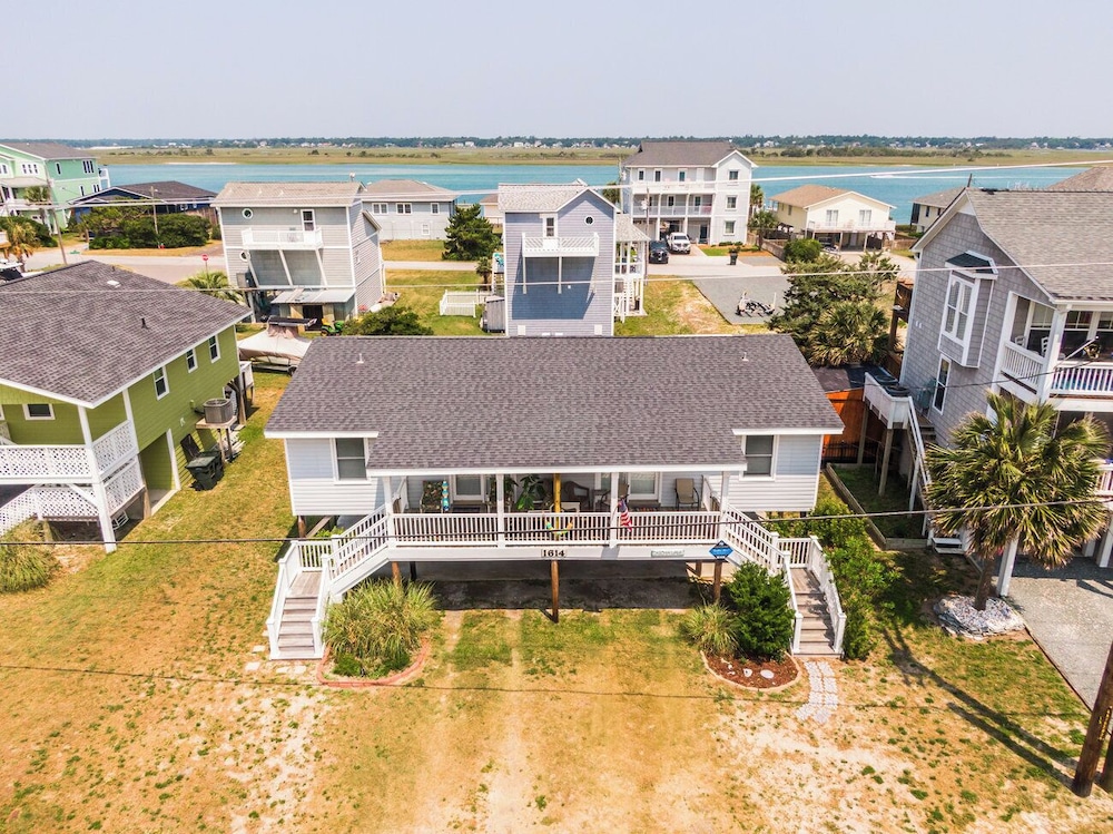 Catch A Wave by Topsail Realty