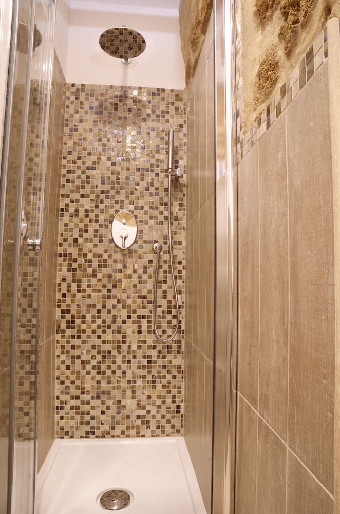 B&B Lekythos