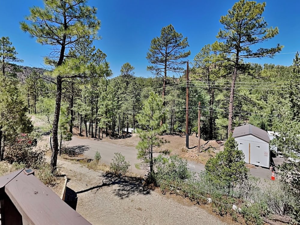 Knotty Pines Cabin by Ruidoso Vacation Rentals