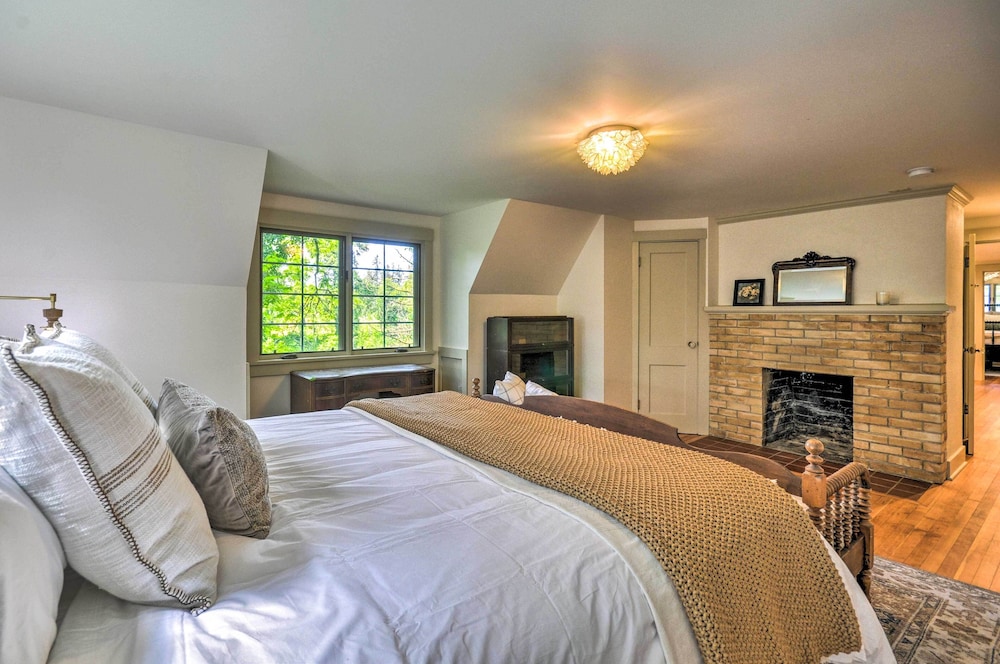 Peaceful + Elegant Cottage w/ Riverside View view 3