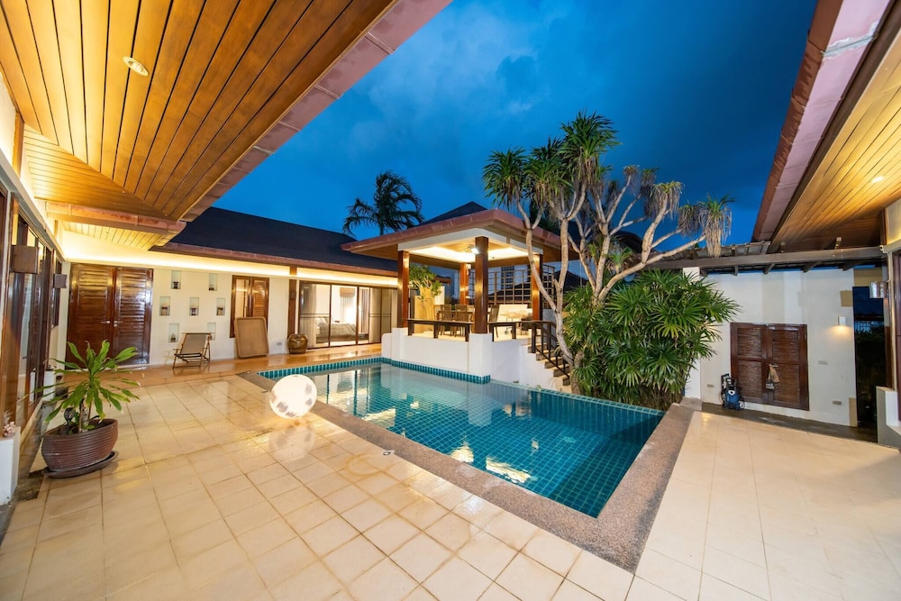 Spacious Private 4 BR Villa With a Working Office