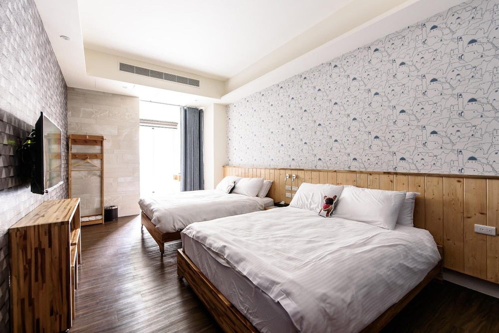 Treehouse Hostels