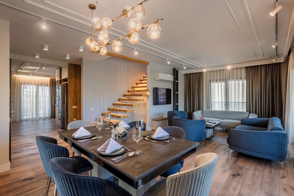 Luxury Garden Suites