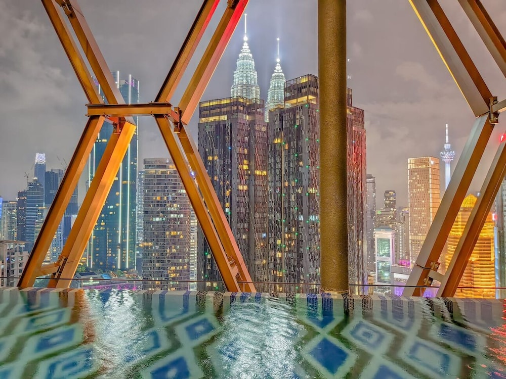 Scarletz Suites KLCC by Purple Orchid