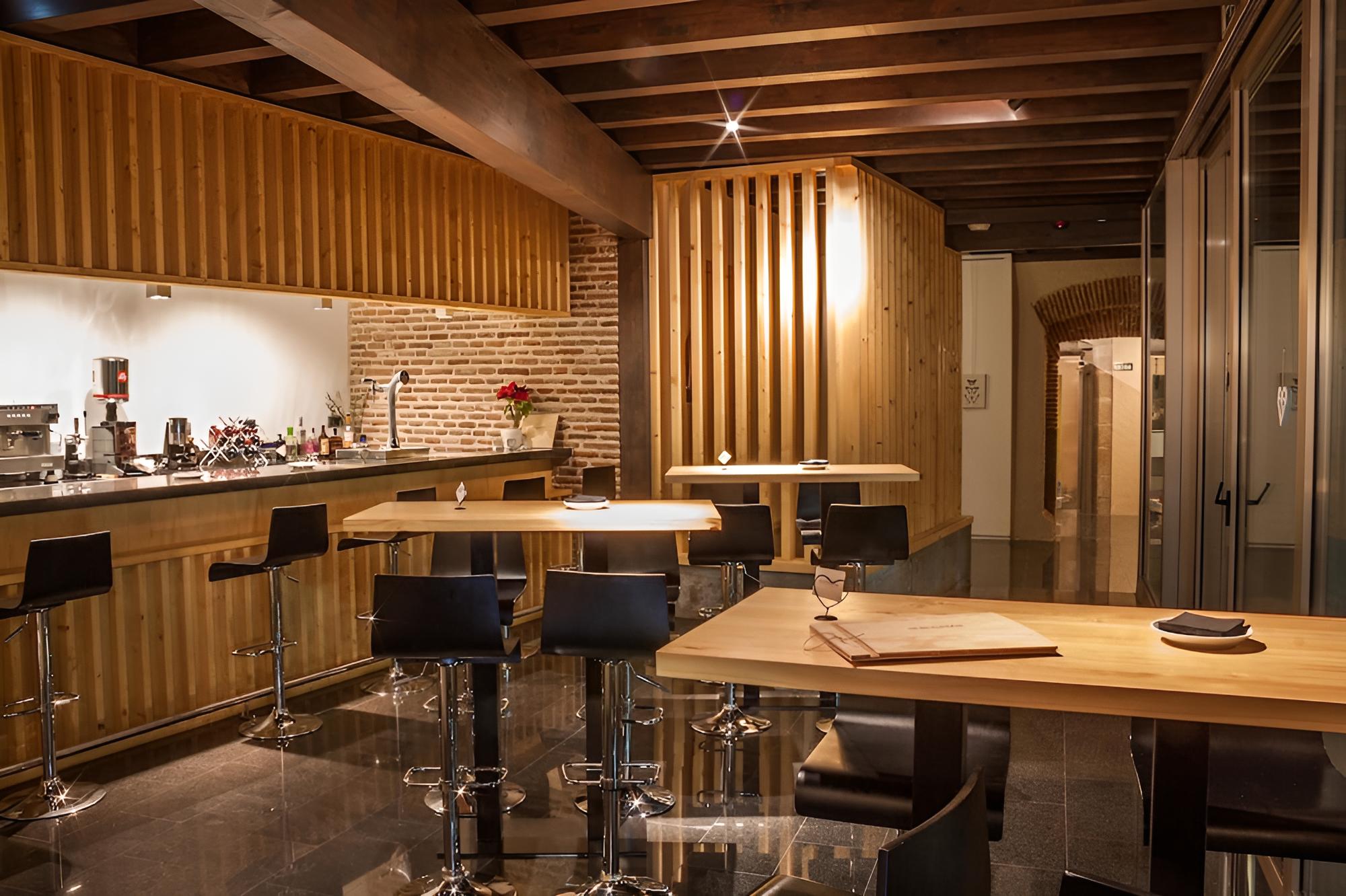 El Encanto Hotel & Cafetería