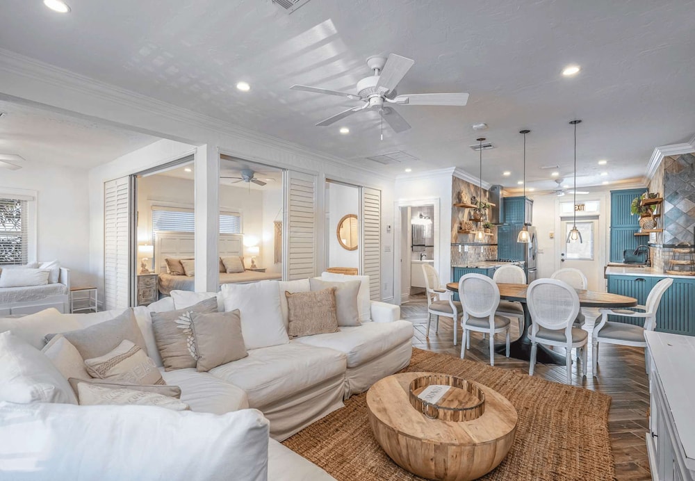 Beach House on the Beach for 8 People With Jacuzzi
