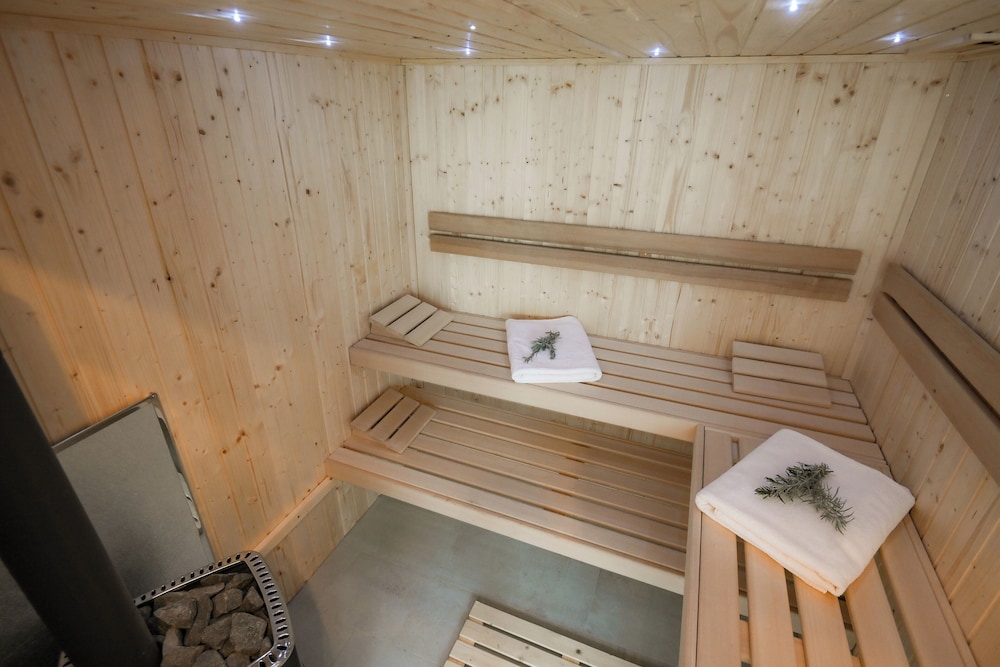 Tweet apartments