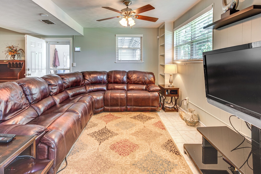 2 Mi to FSU & Famu: Home w/ Spacious Deck!
