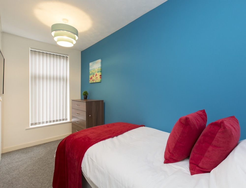 Crewe Vacations - Crewe Rooms Edleston Road - Property Image 8
