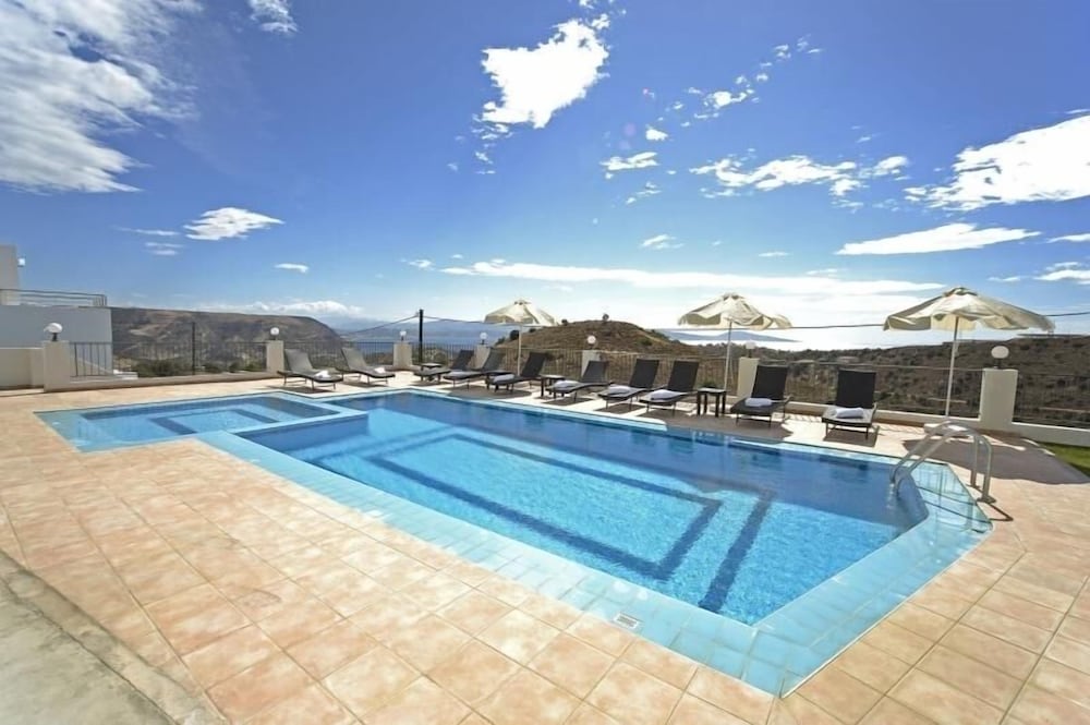 Lenikos Resort