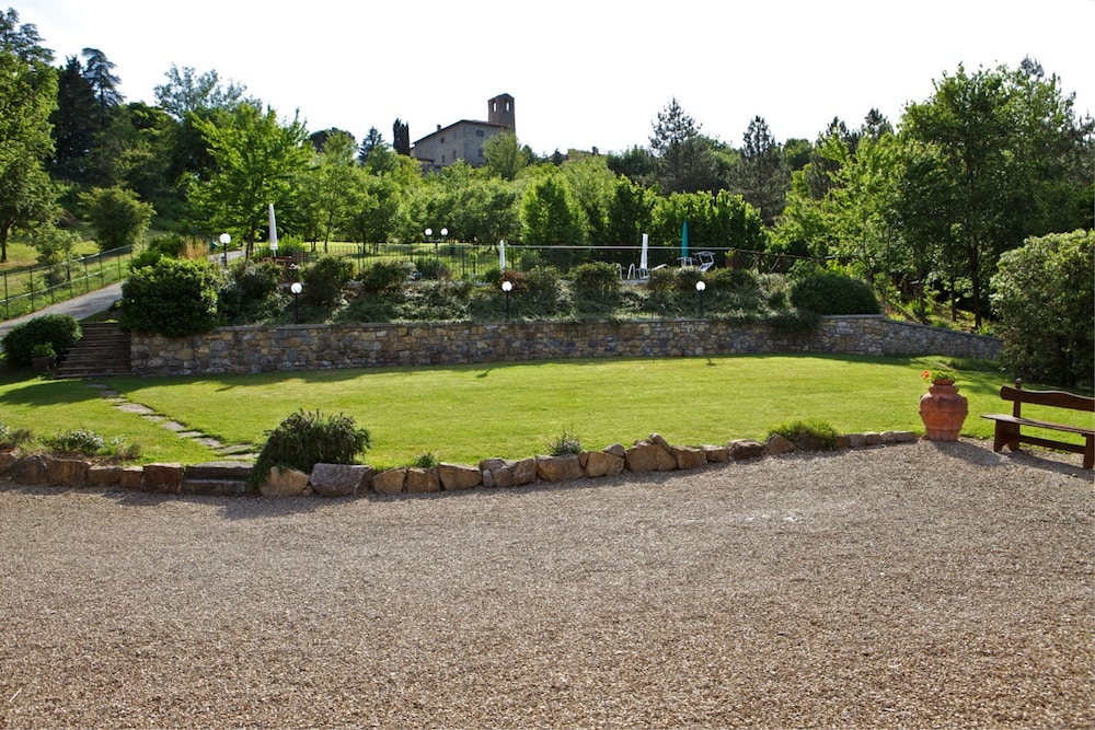 Wonderful private villa for 10 people with private pool, WIFI, TV, terrace, pets allowed and par...