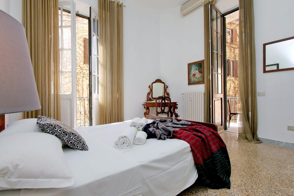 Tiberina Spacious Apartment
