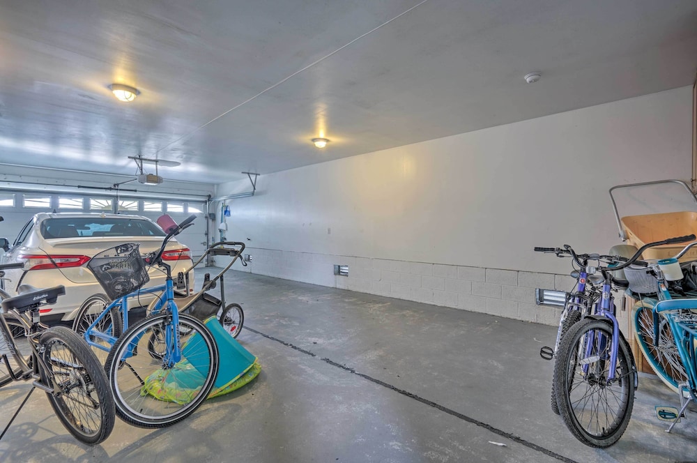 Breezy Wildwood Condo ~ 2 Blocks to Beach!