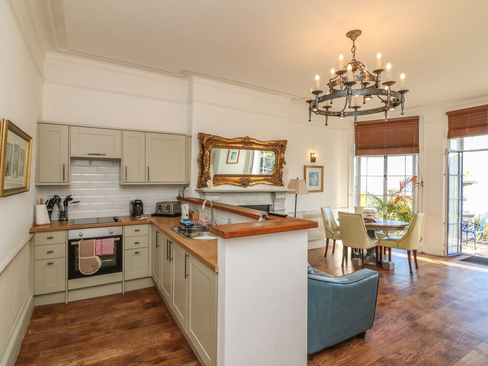 Lynton Vacations - Bayview Tower - Property Image 7