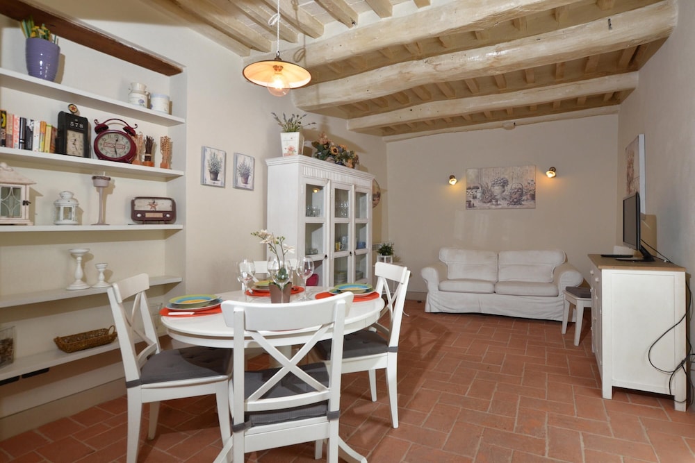 Ginepro Grillo in Camaiore view 3