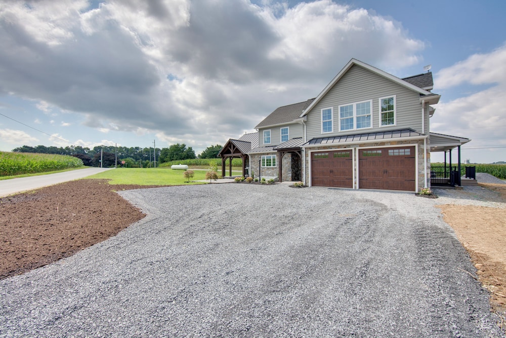Patio & Yard: Newly Built Retreat in Ronks! view 3