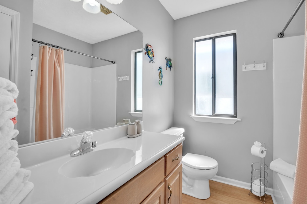 Spacious Home With Beach Access 3 Bedroom Home