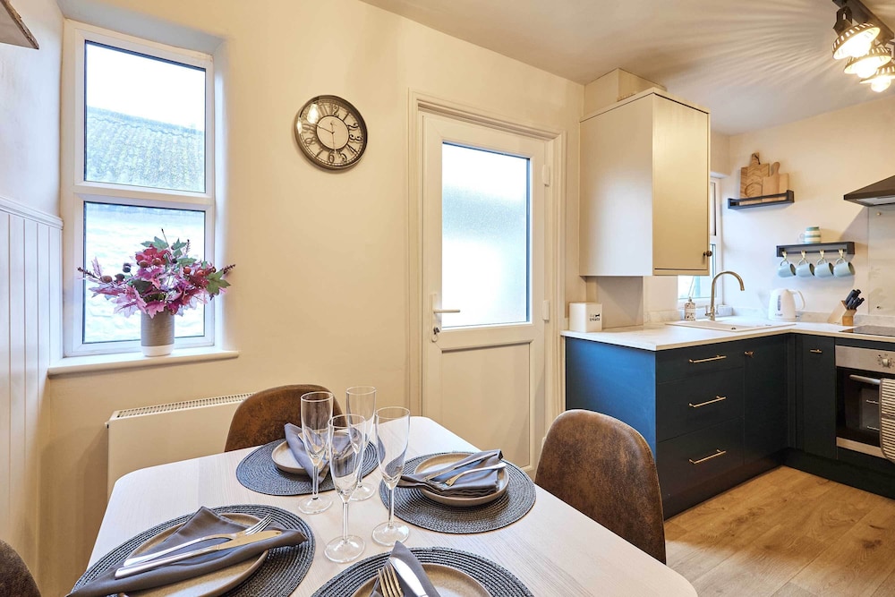 Host Stay Daisy Cottage