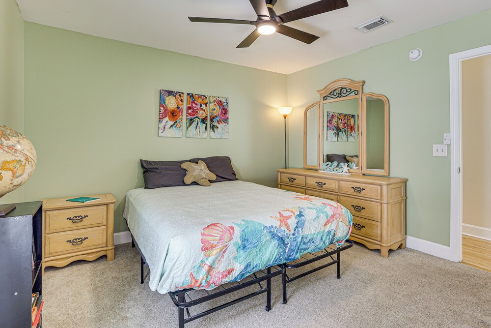 4 Mi to Beaches: St Simons Island Escape w/ Patio!