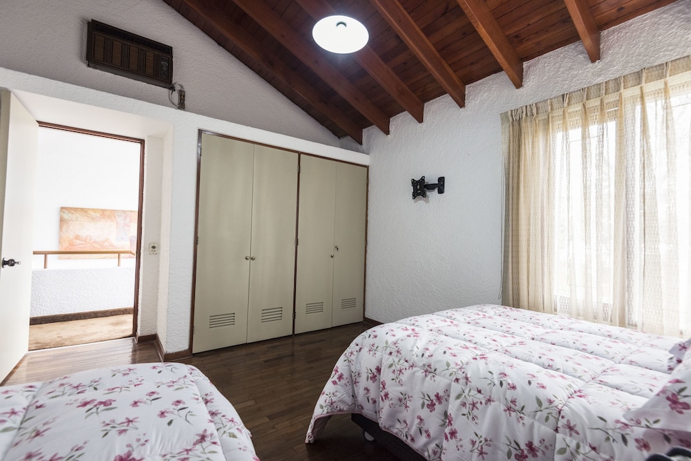 Lima Fabulous  House 5br sleep8 Next Mall view 4