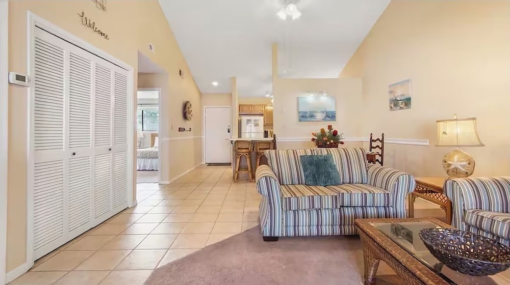 Chateau La Mer II #804- Blue Ocean Getaway