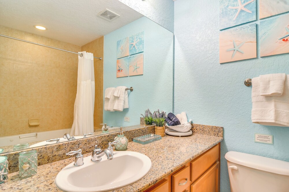 Short Walk to Bay & Ocean: Treasure Island Condo