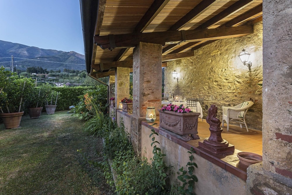 Bicocche Stone Farmhouse view 3