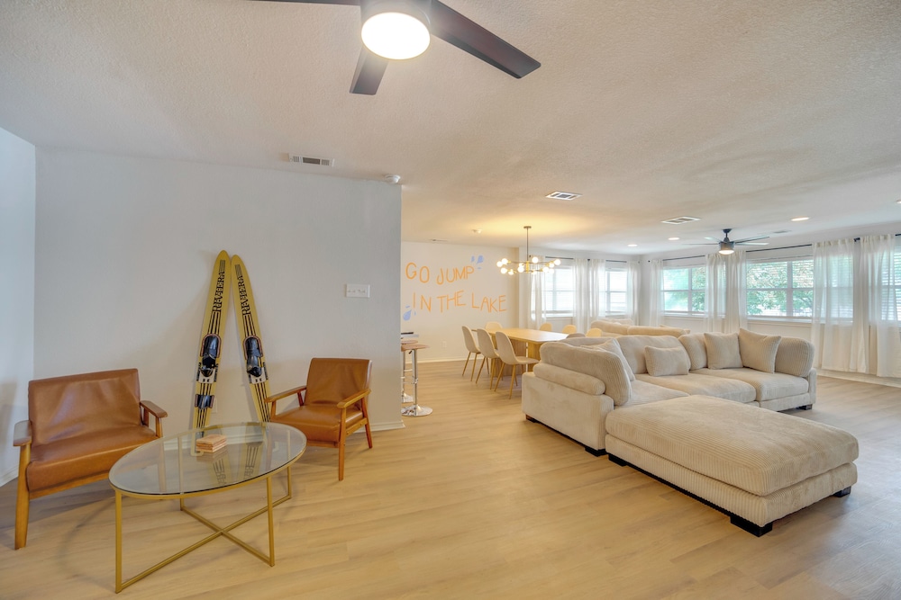Waterfront Cedar Creek Lake Gem: Near Marina!