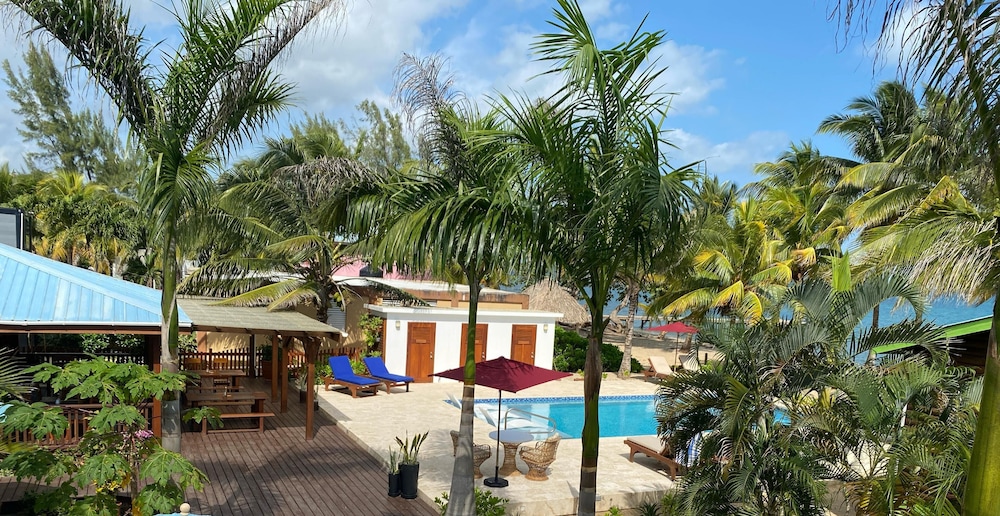 Coconut Row Boutique Hotel