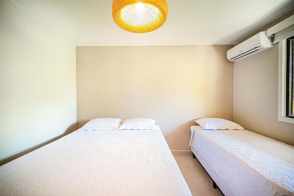 Casa DelMare Cond. com saída na praia