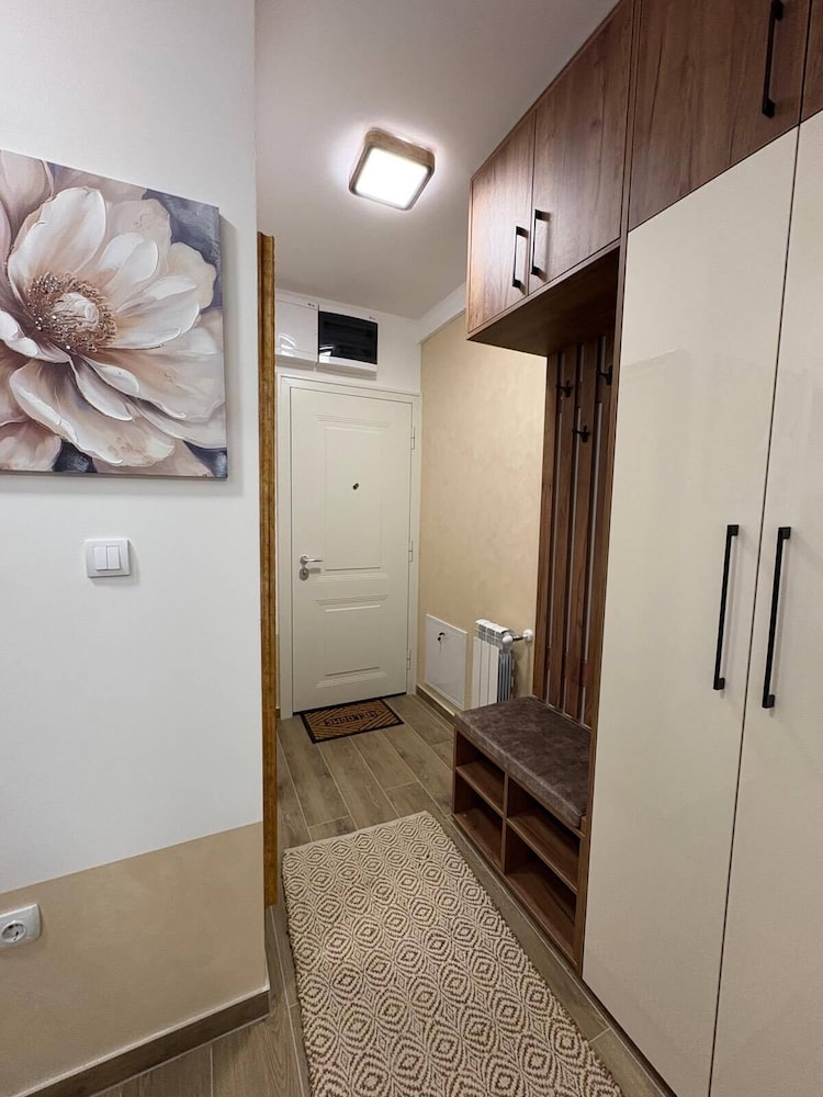 I&I Apartments 36