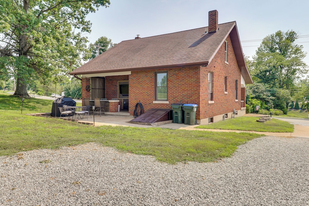 14 Mi to St Louis: Dog-friendly Columbia Home