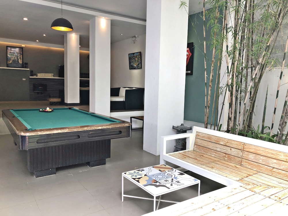 Anton's Loft Designer Resort Pansol